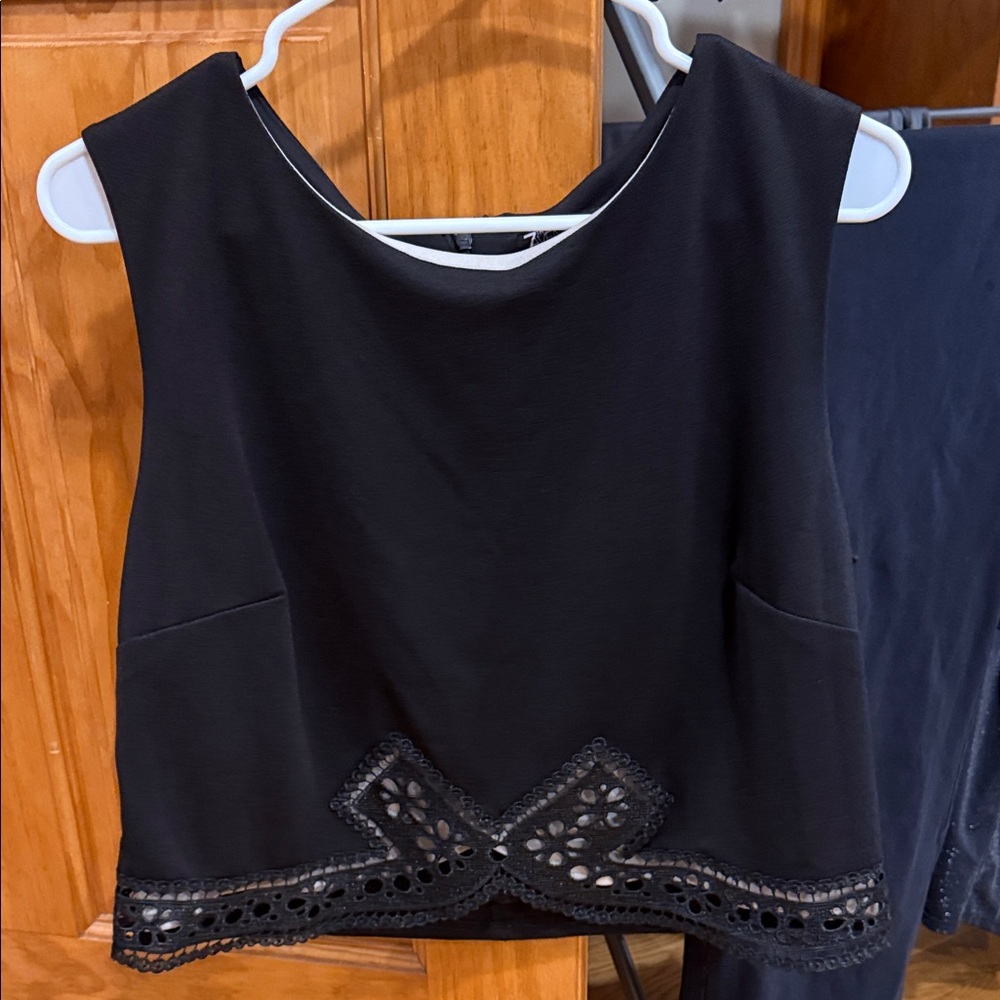 Black Sleeveless Crop Top Crochet Hem Blouse Women’s XL Dressy